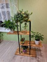 Elegants četru līmeņu puķu statīvs Loft stilā – metāls un koks - Image 2